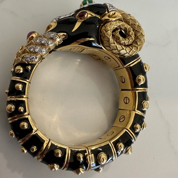 David Webb Vintage Rams Head Bracelet in 18k with black enamel, ruby and diamond - Picture 3 of 4